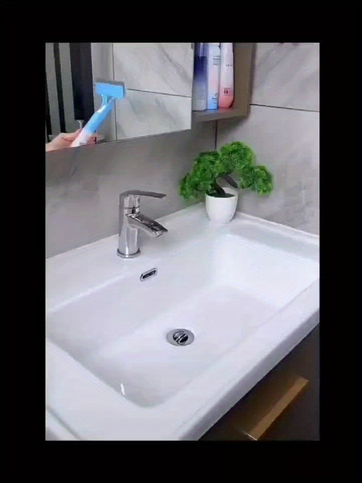 3-in-1 Versatile Glass Cleaning Tool with Sprinkler